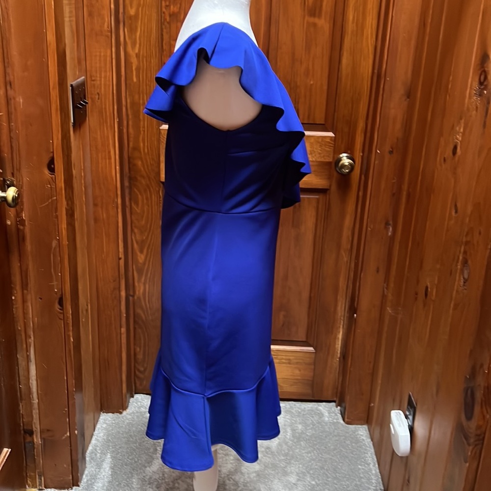 Dress - Picture 2 of 4